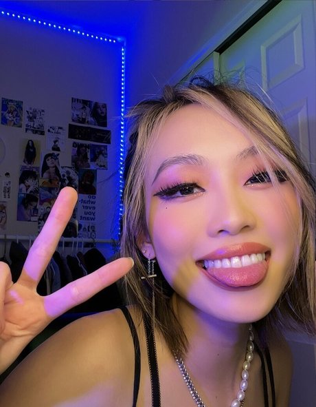 Chael dot model erotic photo