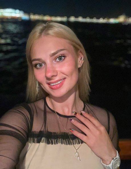 mrs tori ka pretty model pics