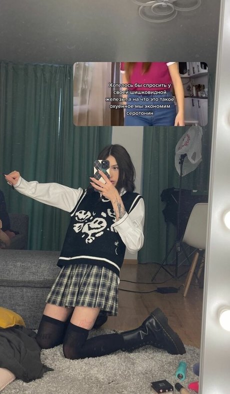 Amy Split free star picture