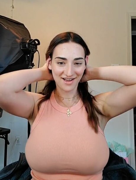 Abigail Shapiro pornstar top pictures