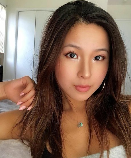 Mimi Furu model perfect image