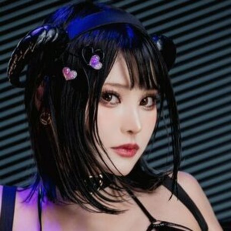 Chiroru Cosplay naked model picture