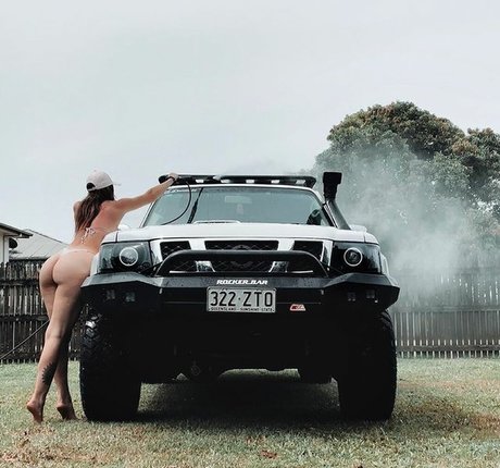 Diesel Dana model pretty pic