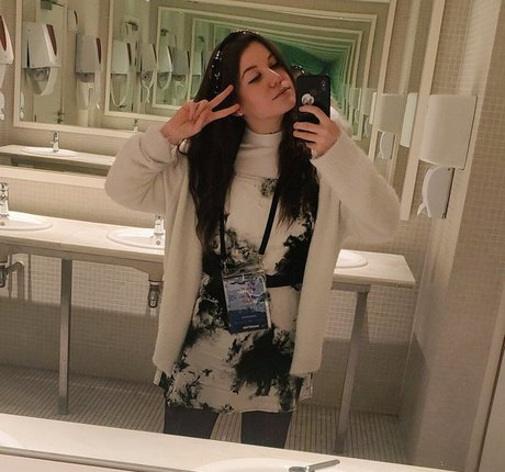 Aayley exclusive star image