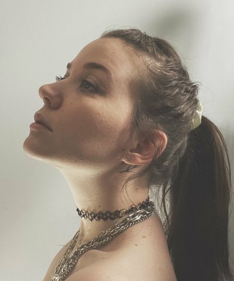 Aayley high quality actress pic