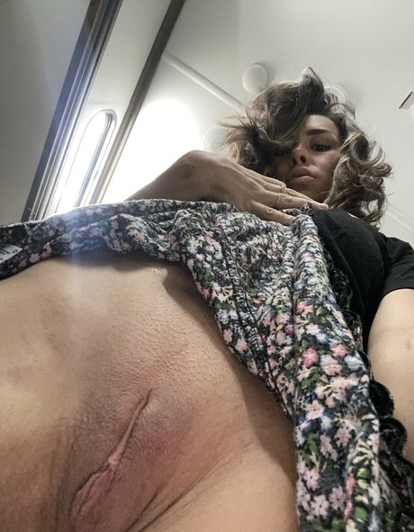 Lea Gambit perfect model image