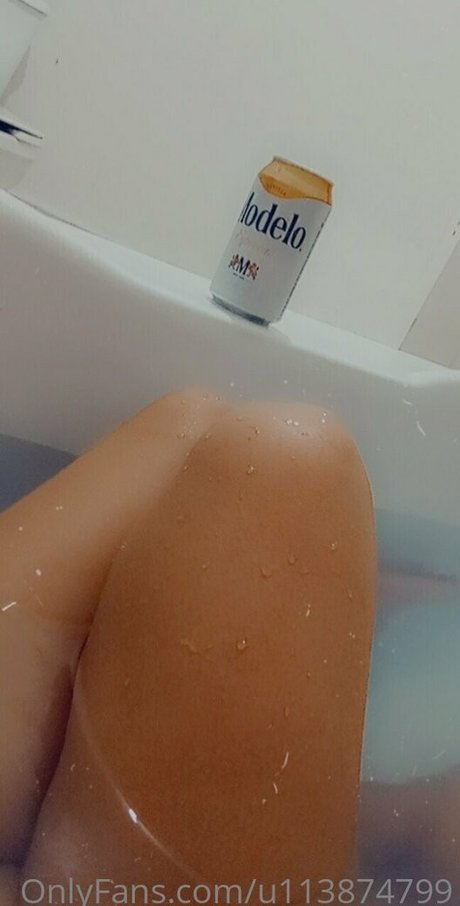 Itzel Loera model naked pic