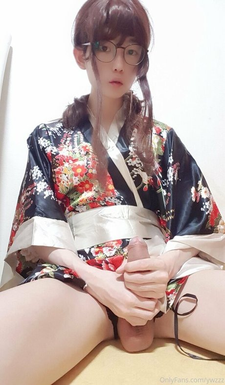 Youngwoozzz sexy actress photos