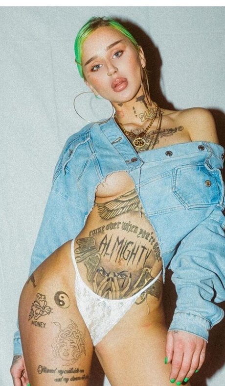 Amy Almighty porn model photos