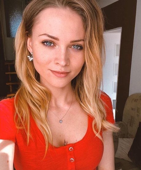 Lussy xxx model photo