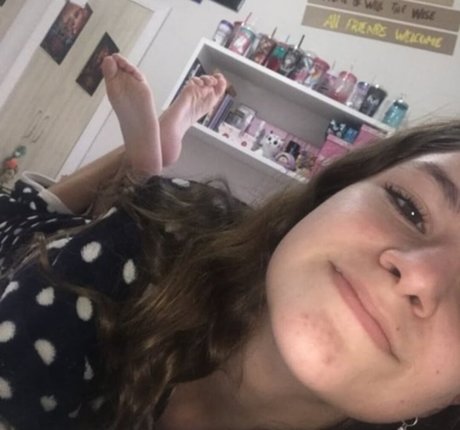 Thata Big Soles pretty pornstar photo