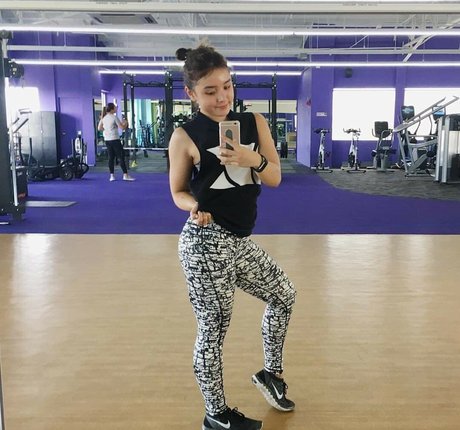 Sarah Carlos high quality actress images