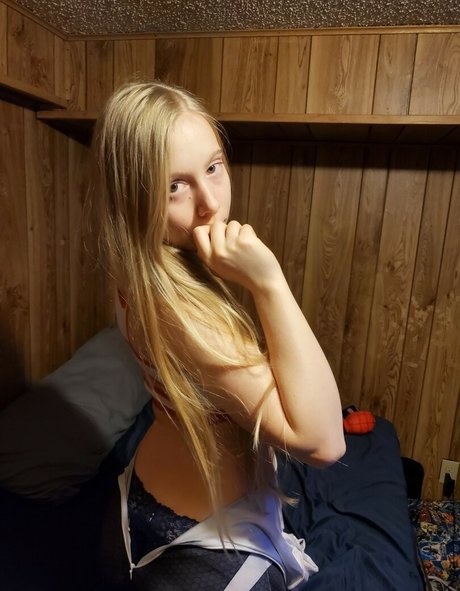 GwenHarveyX50 beautiful model photo