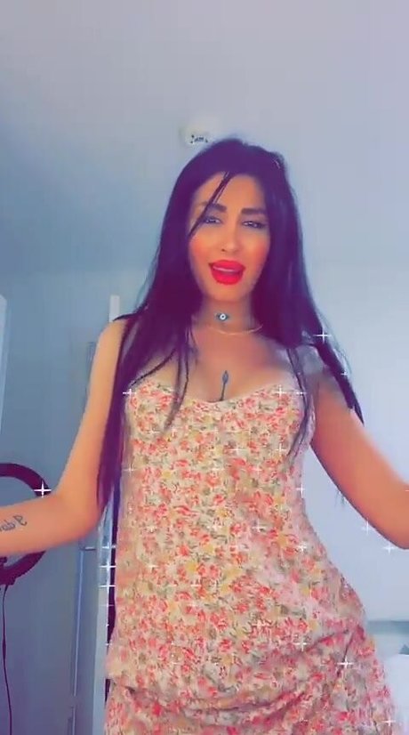 Mira Nouri sexy actress pic