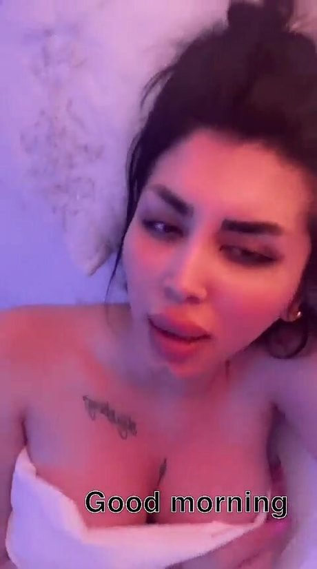 Mira Nouri sexy star photo