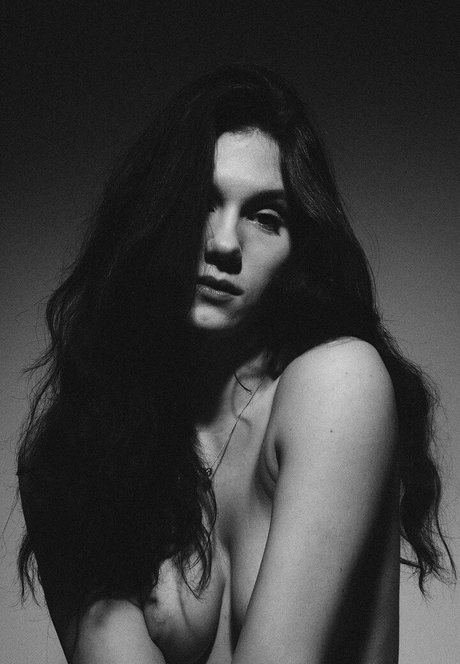 Luisaehl model naked image