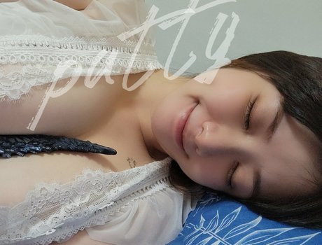 hipatty eatfood sexy actress img