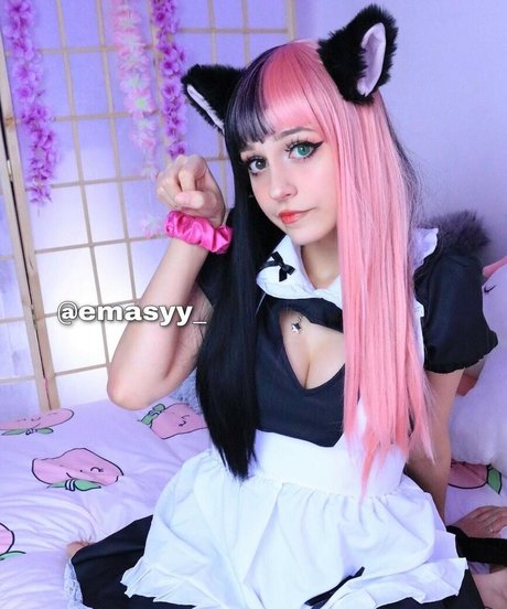 Emasyy model hot photo