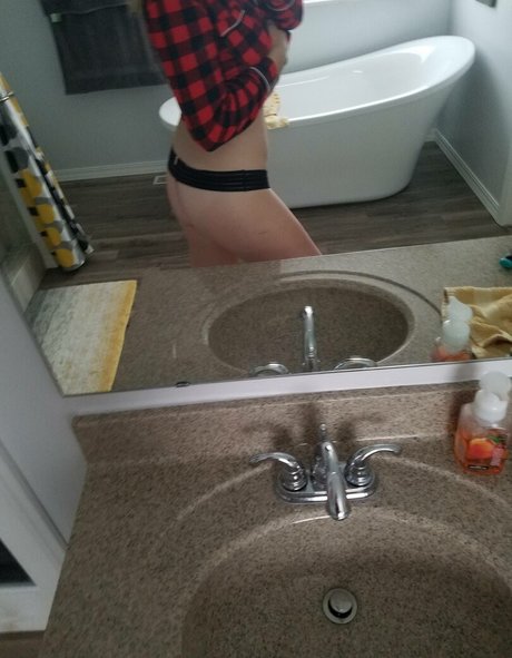 Grabymyneckk model porn photos