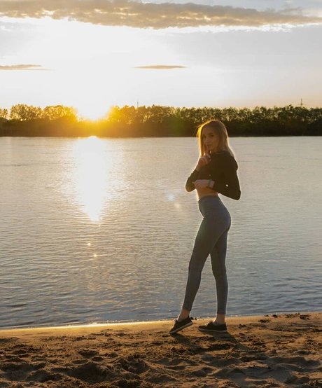 Xxlika art star photo