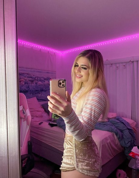 Nikkibebe_ sex model archive