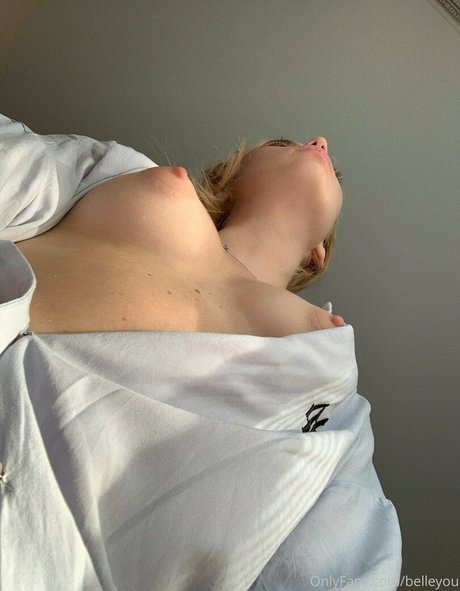 Belleyou pornographic actress photo