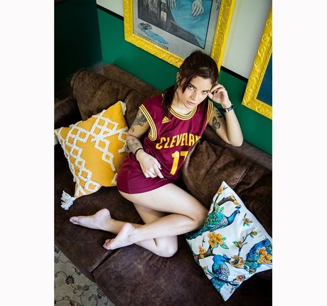 Jessie Cardim star hot pic