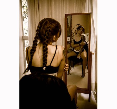 Jessie Cardim exclusive model pics