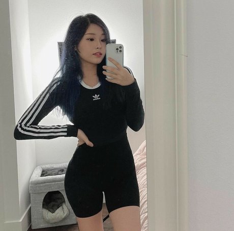 YoonHyoonAikuros xxx pornstar images