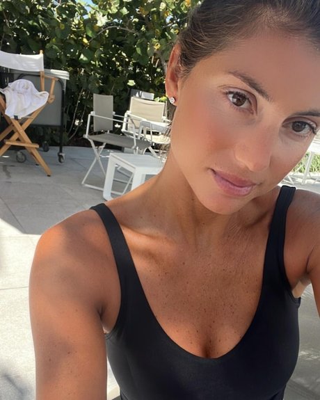 Corinna Dentoni model top photos