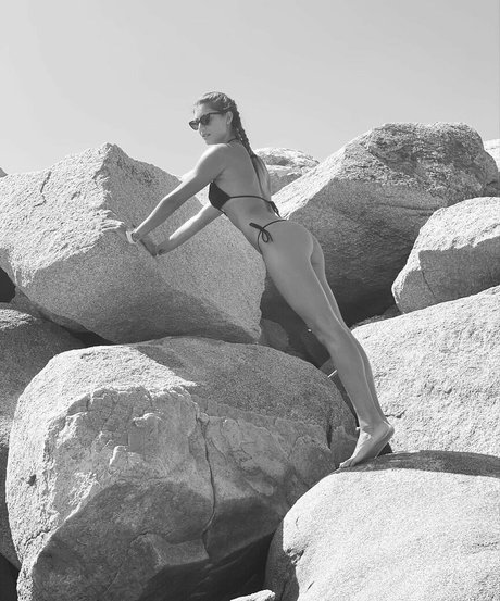 Corinna Dentoni model naked pics