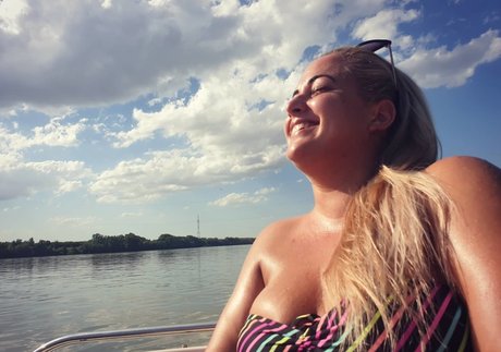 Magyarficial model sexy images