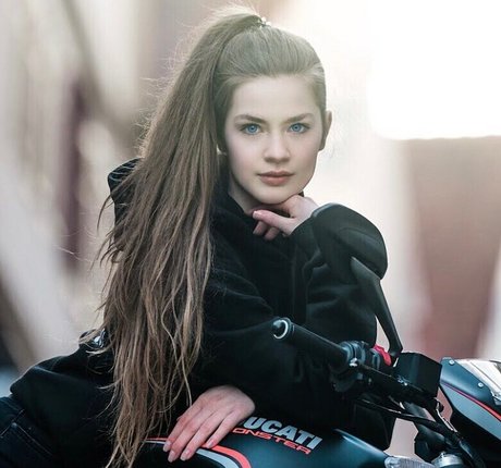 Aufzweireifen top model picture