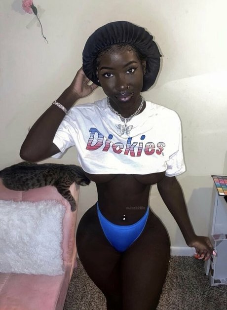 Cyn Kaine erotic model photo