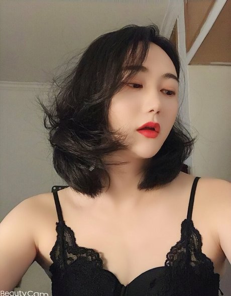 shuizhizi naked model pics