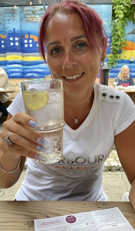 ukhotwife naked model galleries