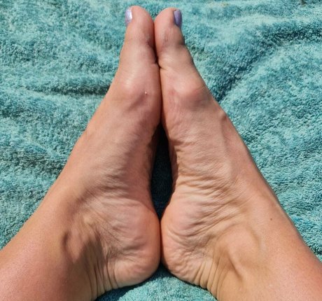 ukhotwife star sexy img