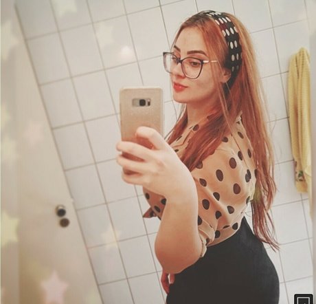 Isabela Barri art model img