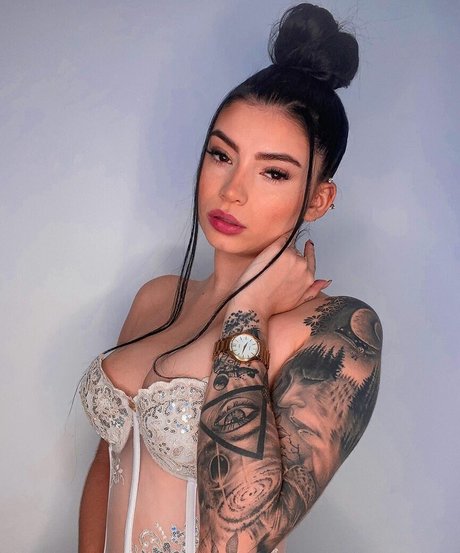 Alison Estrada art star img