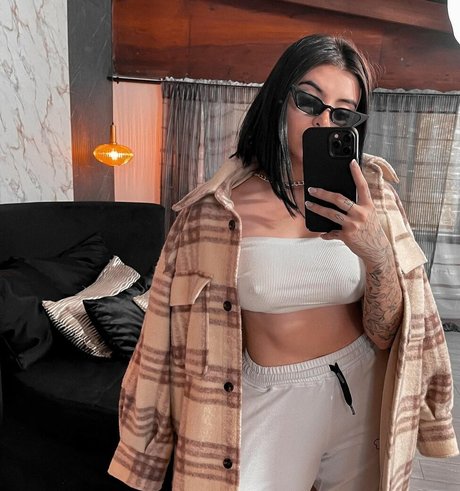 Alison Estrada star beautiful photo