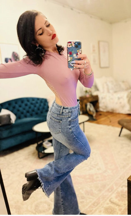 Keanu C Thompson adult model pic