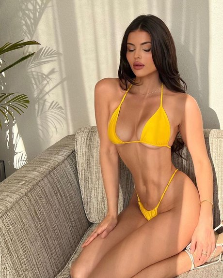 Holly Scarfone xxx actress img