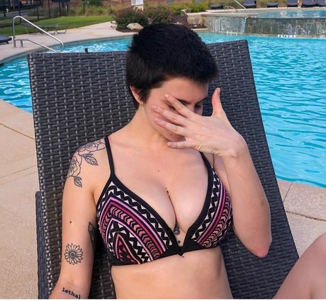 Noah Ivy nude star photos