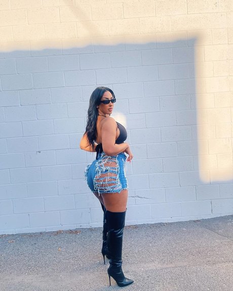 iLLi y beautiful model archive