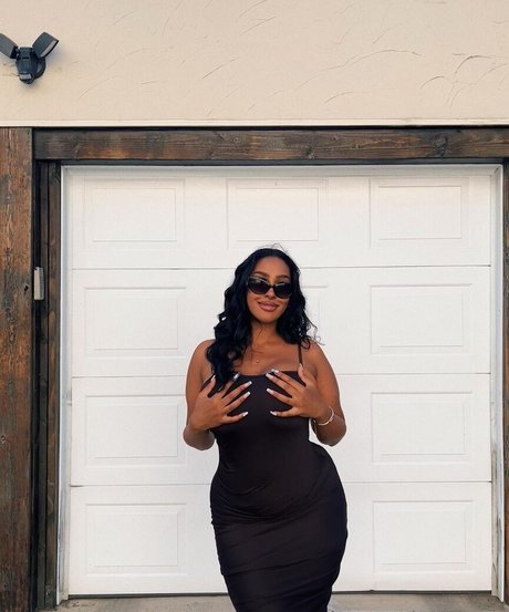 iLLi y erotic actress galleries