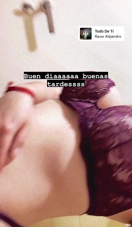 Bun1aca nude model photo