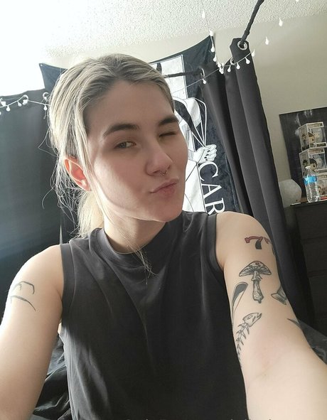 adalindgrayxo pretty actress gallery