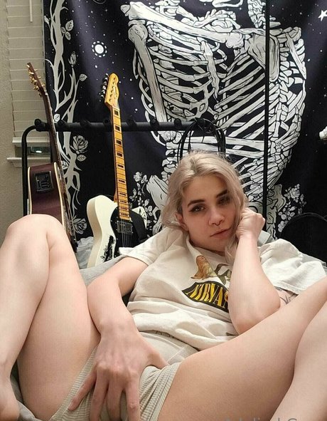 adalindgrayxo perfect model img