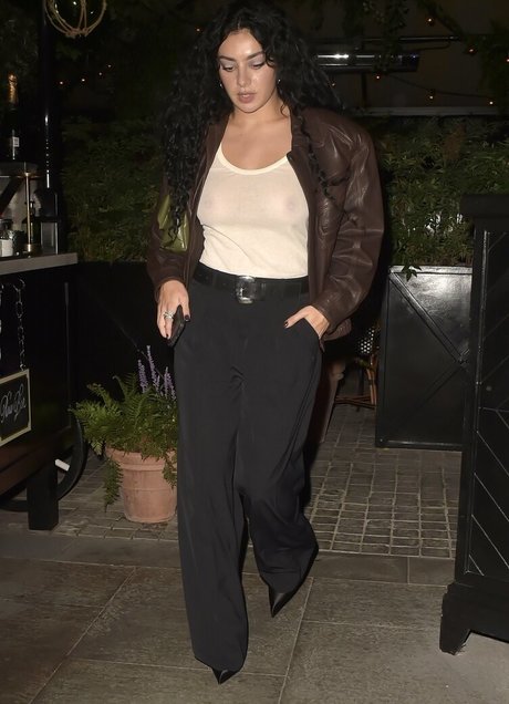 brown eyes kitty onlyfans free naked picture