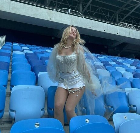 Zara Larsson model hd img